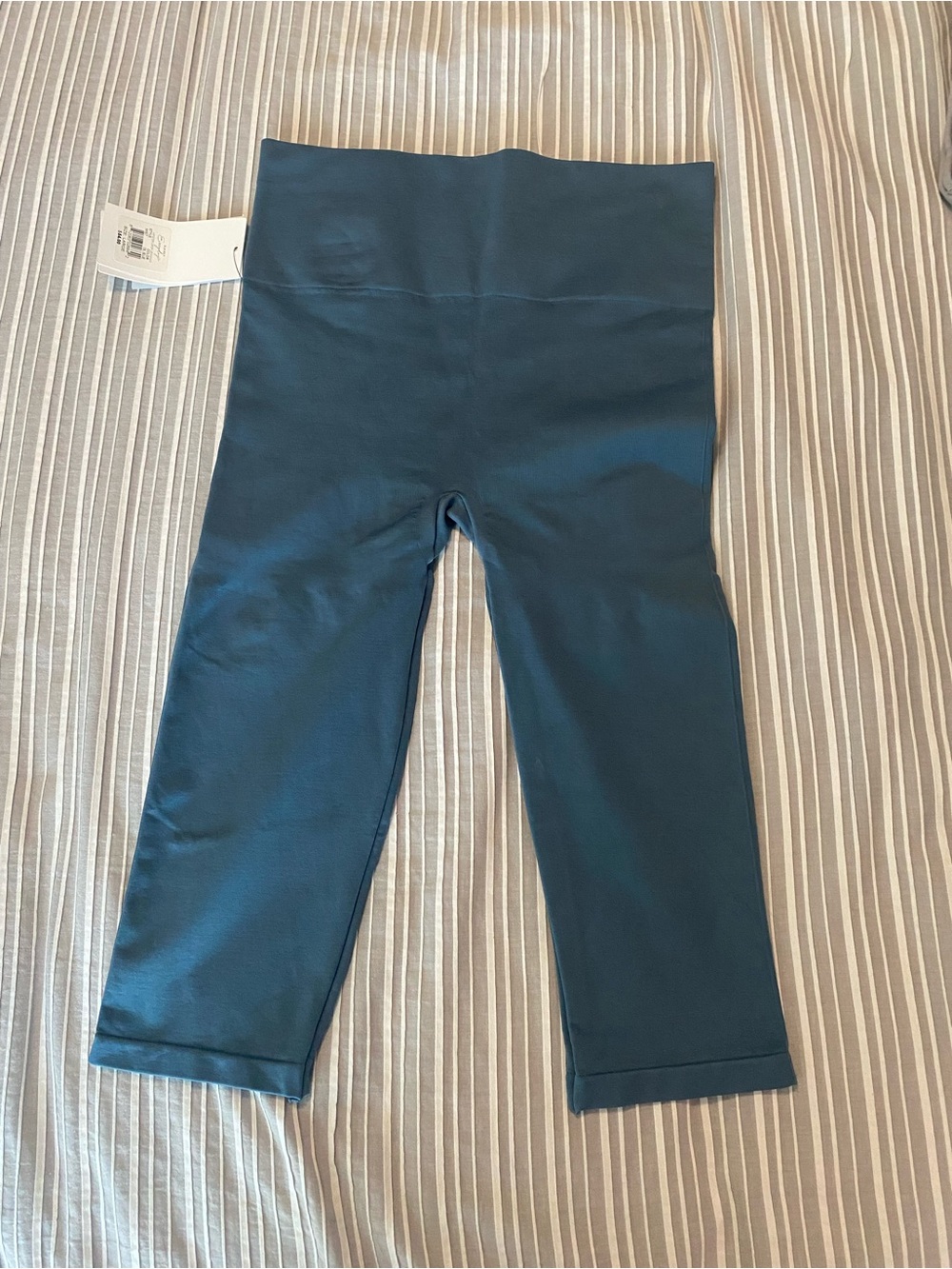 Blanqi NWT Maternity/Postpartum High-Waist Teal  Active Capri Leggings